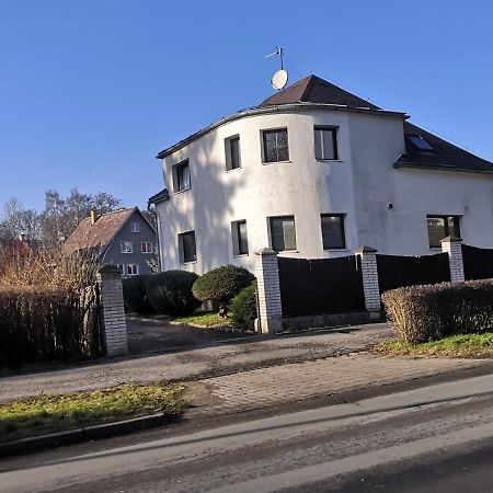 Penzion Ubytovani U Parku S Parkovistem Česká Lípa Eksteriør bilde