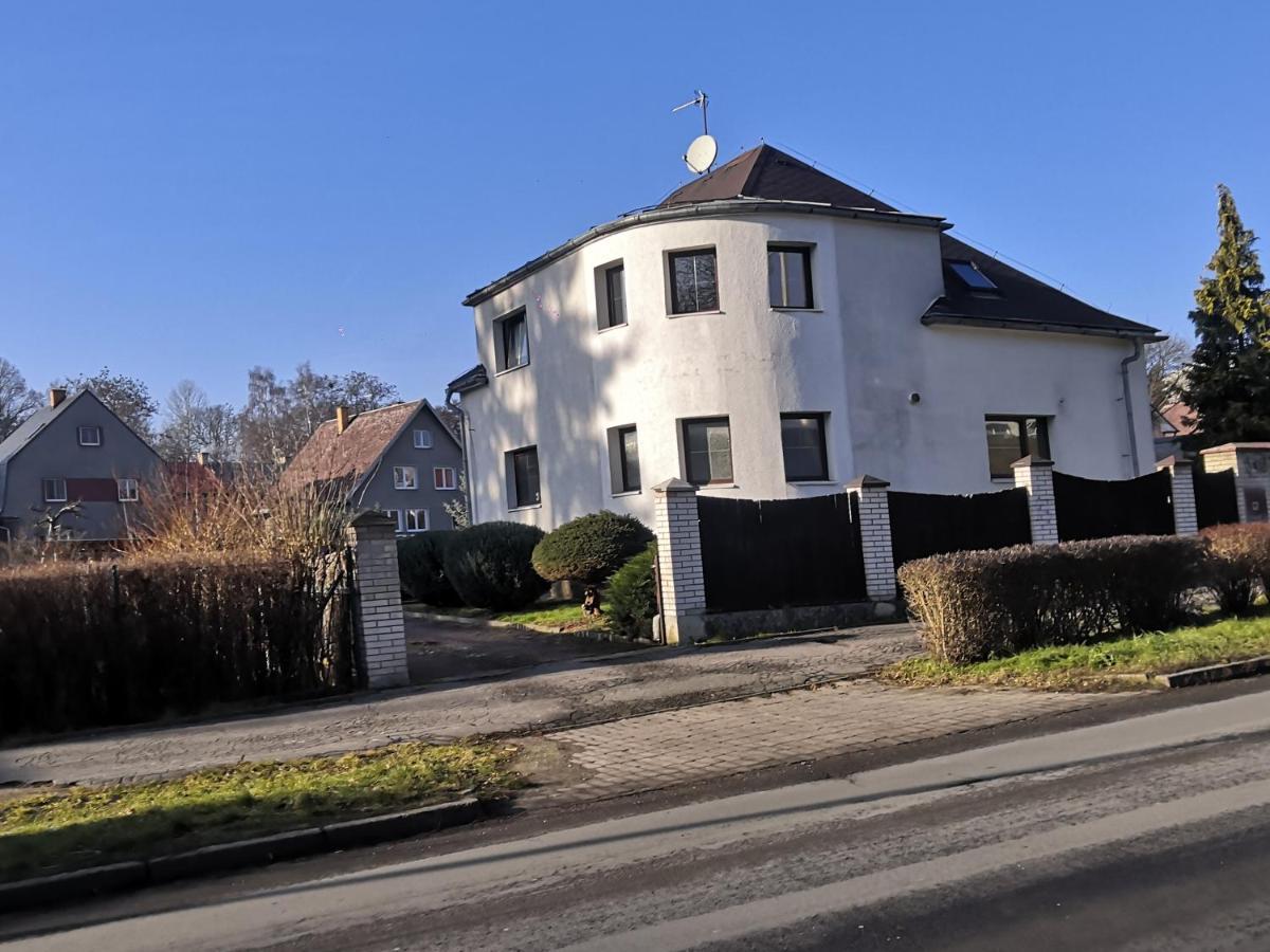 Penzion Ubytovani U Parku S Parkovistem Česká Lípa Eksteriør bilde